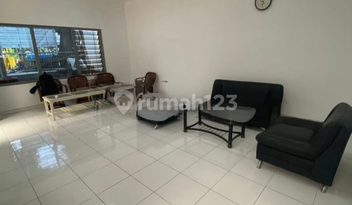 Rumah Besar Untuk Kantor Klinik Tengah Kota