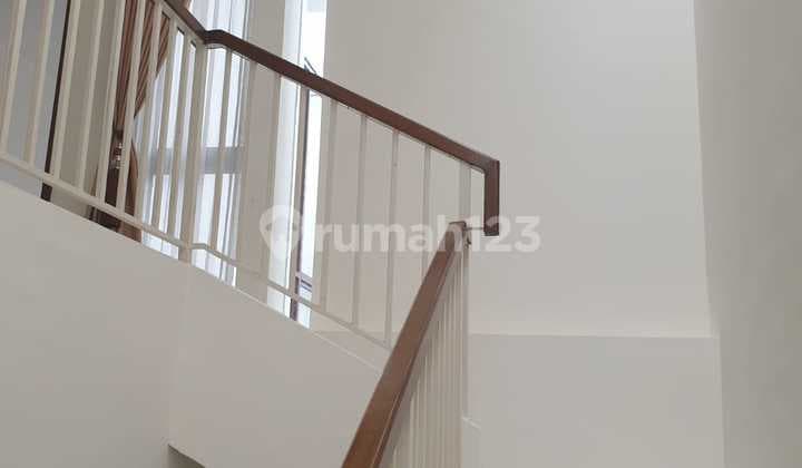 HOT SALE 2-story house Semi Furnished SHM Discovery Bintaro CL 331