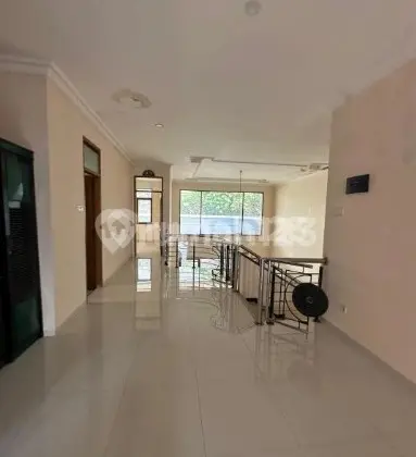 Rumah Dua Lantai Kawasan Sutami Bandung