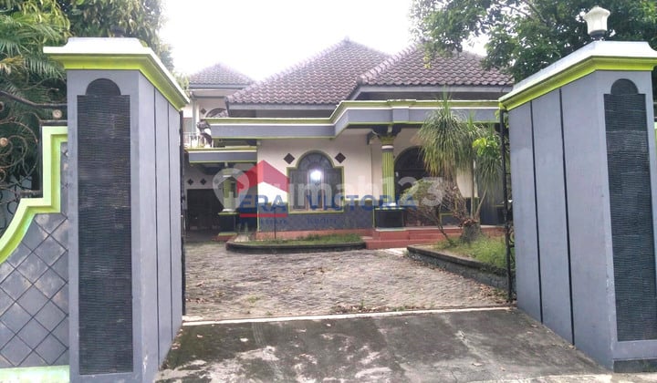 Rumah DIJUAL di Ds Tawang Kec Wates Kab Kediri Terdapat Ruang Karaoke, 2 Menit ke Pasar Wates