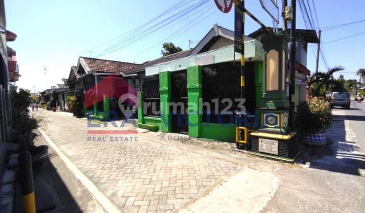 Rumah Dalam Perumahan Hook Jalan Ada Toko untuk Usaha di Ngasem, Kediri