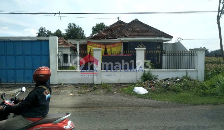Rumah Bagus Unfurnished SHM di Kertosono, Nganjuk