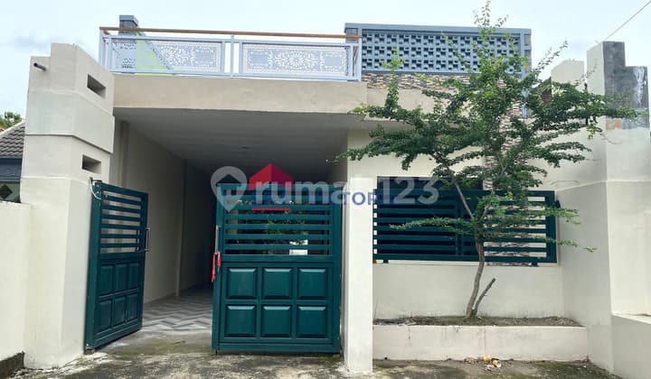 Dijual Rumah Terdapat 3 Bangunan, Bisa Digunakan Kantor Maupun Tempat Tinggal