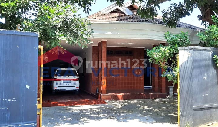 Rumah DIJUAL Berada Di Jalan Provinsi Kota Kediri Wilayah Bandar Kidul, 1 KM Barat Alun-ALun Kota Kediri, 1 KM Ke Terminal Tamanan, 14 KM Bandara Dhoho