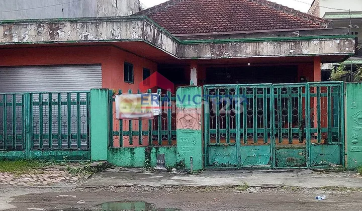 Rumah DIJUAL di Ds Ketami Pesantren Kota Kediri Lokasi sangat strategis, cocok untuk dipakai usaha apapun, dilengkapi pagar keliling dan SIAP HUNI