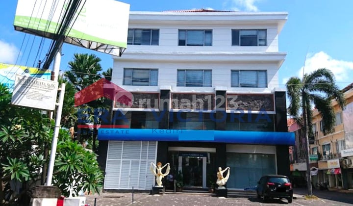 Ruko DIJUAL Furnished EX Bank di Pusat Bisnis dan perdagangan Denpasar Barat, lahan parkir luas, lalu lintas ramai, cocok untuk berbagai usaha, 5 menit dari 21 Level Mall dan Matahari duta Plaza