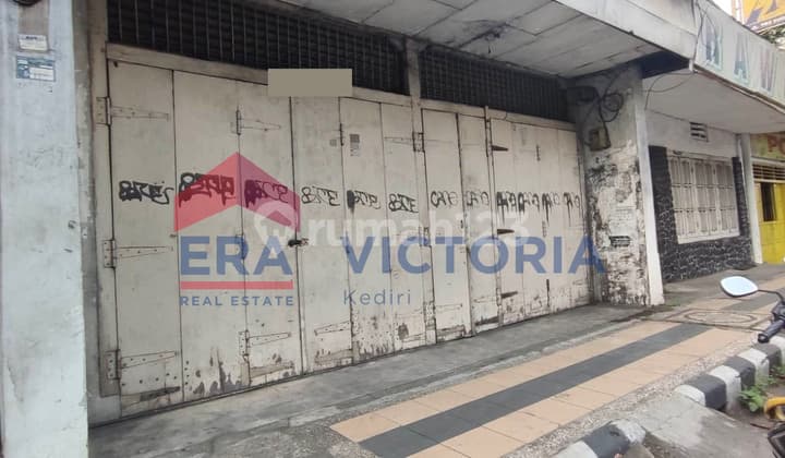 Strategic Location Shop House on Main Street, Kediri City, Sturdy Building Suitable for a Cafe.
