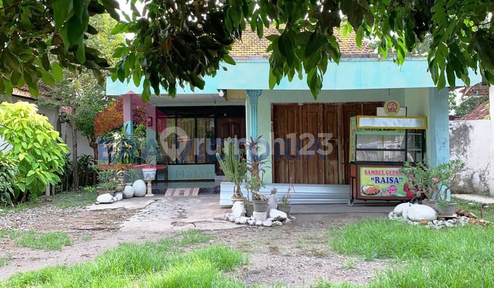 Dijual Rumah Terletak di Kelurahan Pelem, Kertosno, Akses Truck bisa Masuk, Halaman Sangat Luas, Cocok untuk Tempat Tinggal Nganjuk