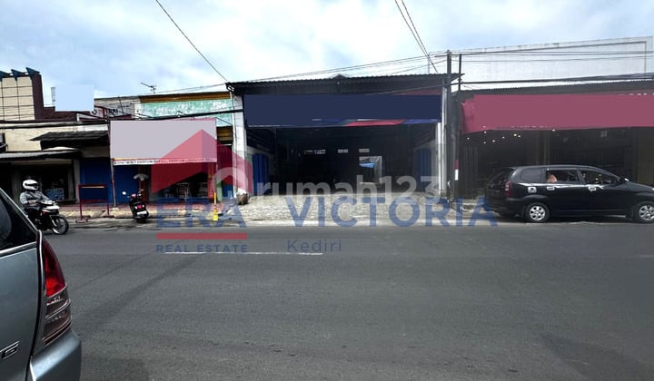 Shop House + House Located by the Road Strategic Location Bandung District Tulungagung