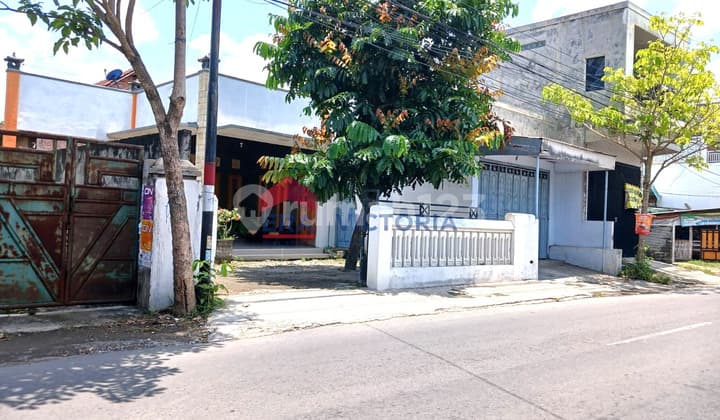 Rumah Bagus Unfurnished SHM Pesantren, Kediri