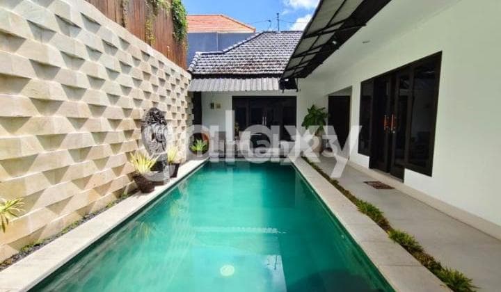 Villa Bagus 1 Lantai di Taman Jimbaran Badung, Bali