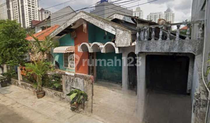 Old House Cheap Price in Kebayoran Lama Complex Near Toll Gate