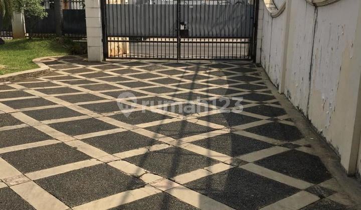 Rumah dengan Taman Luasdi Sukabumi Utara Rawa Belong Dekat Binus