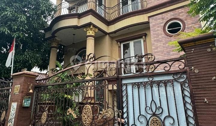 Rumah 3 Lantai di Komplek Barata Dekat Akses Mall Puri