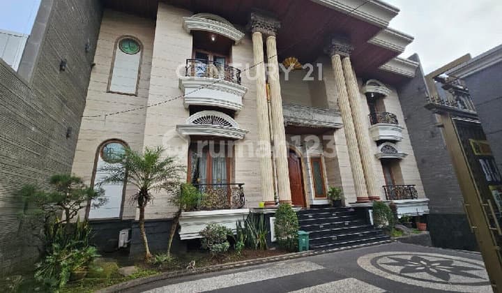 Rumah Mewah Klasik Siap Huni Sekejati Bandung
