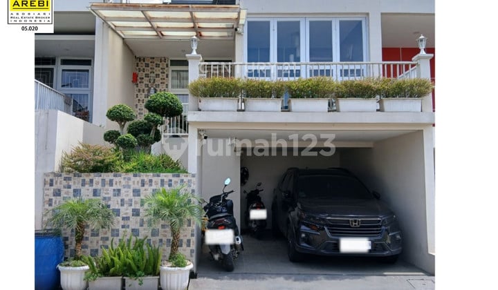 For Sale Beautiful House with Bandung City View in Sariwangi