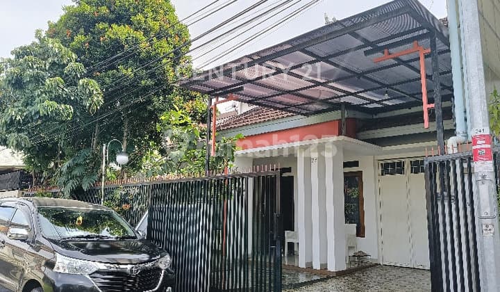 Translation: For Sale - Twin Complex House Including Furnishings
