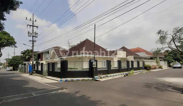 Dijual Rumah Klasik Hook di Daerah Pulau Pulau Malang Siap Huni Baru di Renovasi