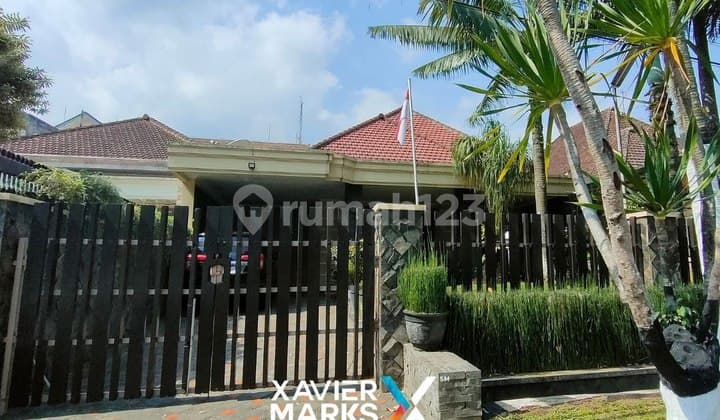 Dijual Rumah Terawat Tengah Kota Malang Area Komersial di Klojen Malang.