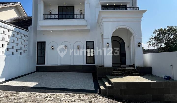 Villa American Modern 2 Lantai Plus Rooftop di Oro-Oro Ombo Kota Batu