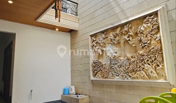 Rumah Klasik Old Money Vibes 2 Lantai di Istana Dieng, Malang