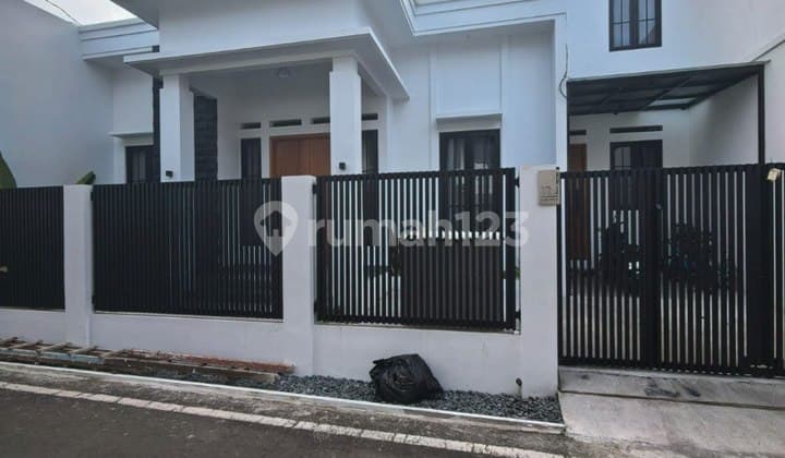 Rumah Baru 2 Lantai di Letjen S. Parman, Blimbing, Kota Malang