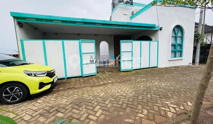 Fully furnished villa with a private pool in the Upper Abdul Gani area, Batu Malang