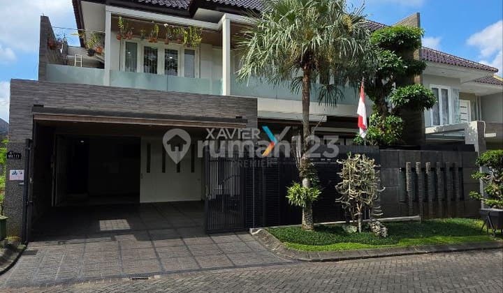 Rumah Mewah 2 Lantai Full Furnished+Kolam Renang di Istana Dieng