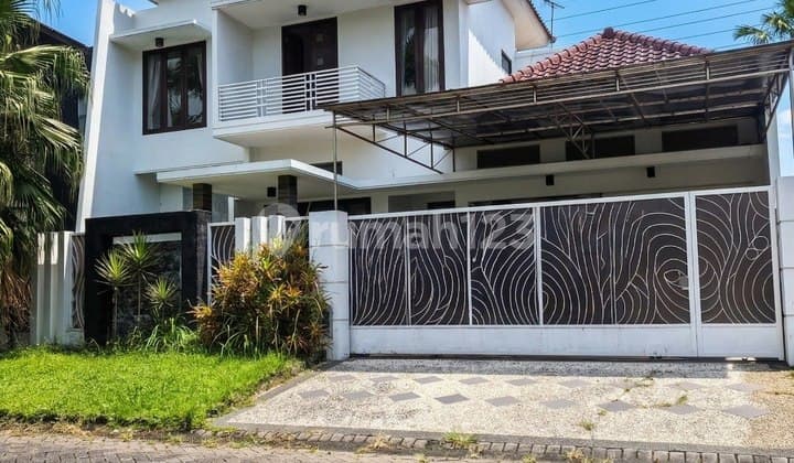 Rumah Besar dan Mewah Siap Huni di Araya Golf Malang