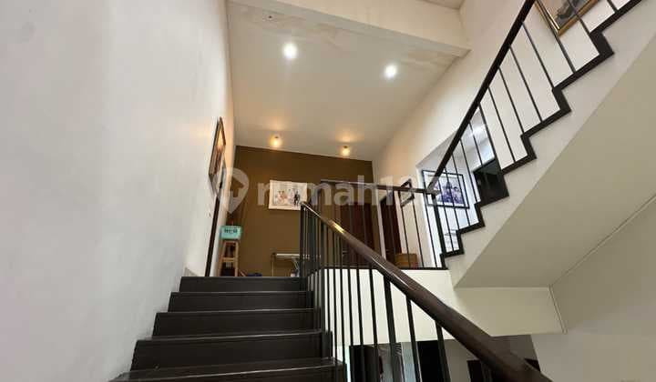 Rumah Hoek Asri Dan Banyak Pepohonan Di Kawasan Elite Bsd