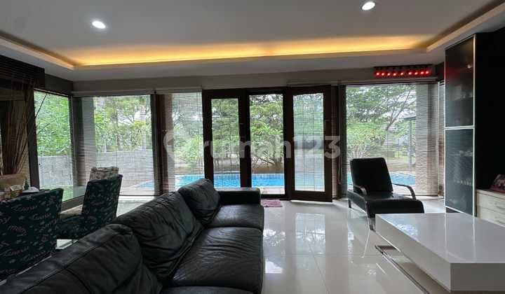 Rumah Hoek Asri Dan Banyak Pepohonan Di Kawasan Elite Bsd