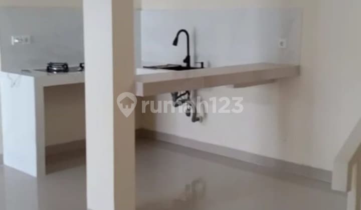 Sewa rumah bersih renovasi baru di Yarra, JGC Cakung