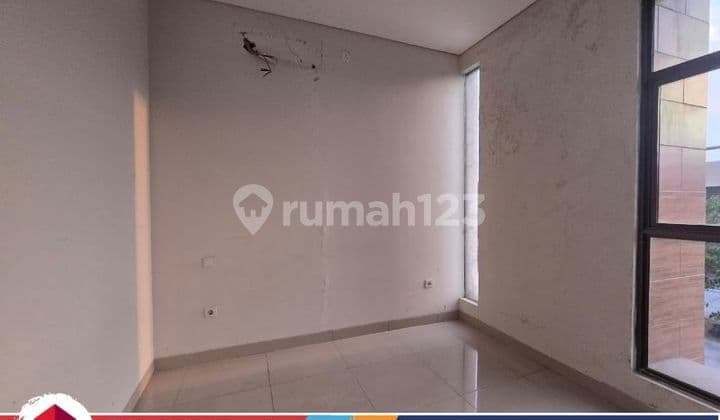 For rent, a strategically located shop house in JGC.