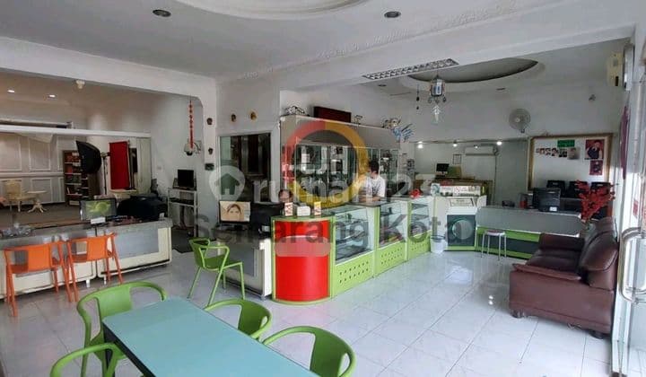 Building Suitable For Business On Majapahit Street