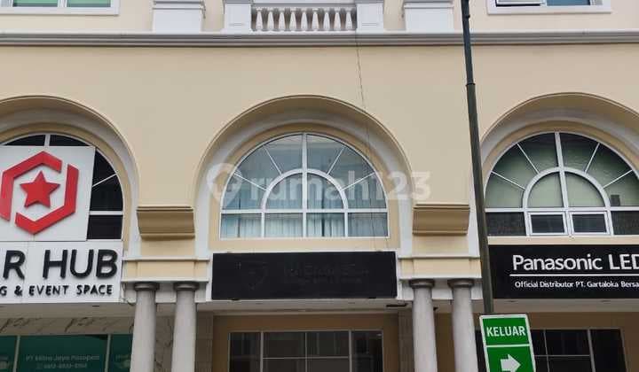 4-Storey Shop House. Strategic Location. Business Center.