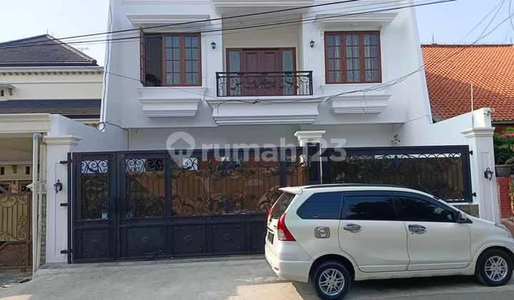 Rumah Pondok Bambu Apus 2.5 Lantai, LT 200 M2, Lux, Jalan Boulevard 3 Mobil