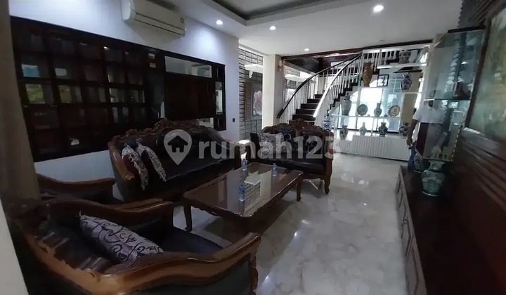 Rumah Manggarai 3 Lantai, Lt 479 M2, Kolam Renang, Lux Murah