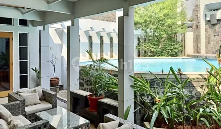 Rumah Menteng 2 Lantai, Gol. C, Lingkungan Elit, Bagus Murah