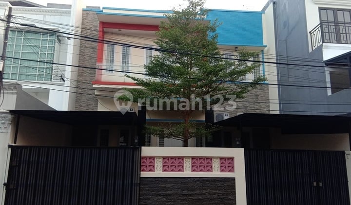 Rumah Pulomas Jaktim : 2.5 Lantai, LT 165 M2, LB 300 M2, Lux