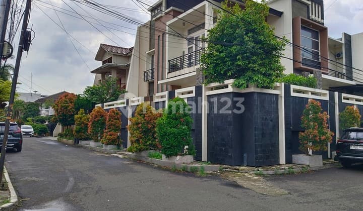 Rumah Pulomas 2 Lantai, LT 281 M2, Hook, Lux, Bebas Banjir, Murah