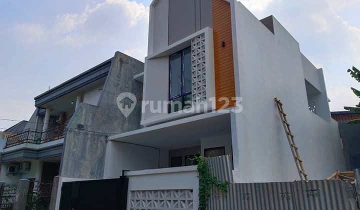 Rumah Pondok Bambu Poncol: 2.5 Lantai, LT 79 m2, New, Modern