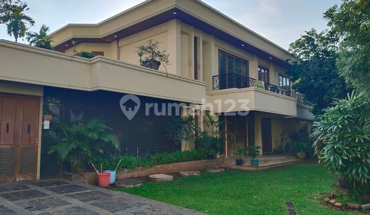 Rumah Ancol Timur Pasir Putih: 2 Lantai, LT 900 m2, Kolam Renang