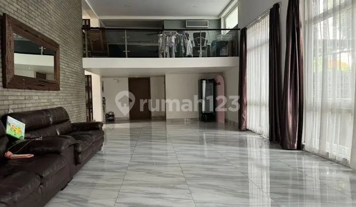 Rumah Rawasari Samping Apartment Green Pramuka: LT 403 M2, 2 Lantai, Mewah