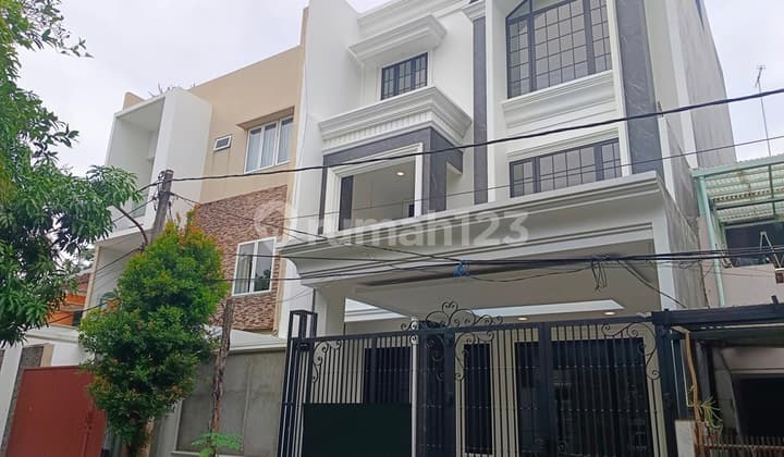 Rumah Sunter Metro: 3.5 Lantai, LT 200 m2, Baru, Lux, Tahap Finishing