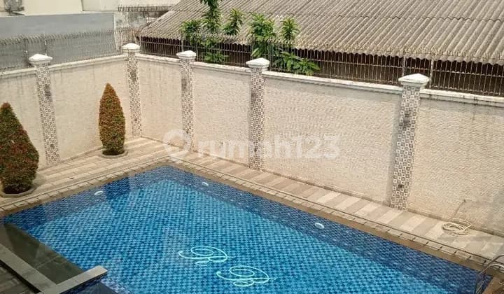 Rumah Permata Timur Pondok Kelapa: 2 Lt, LT 560 M2, Kolam Renang