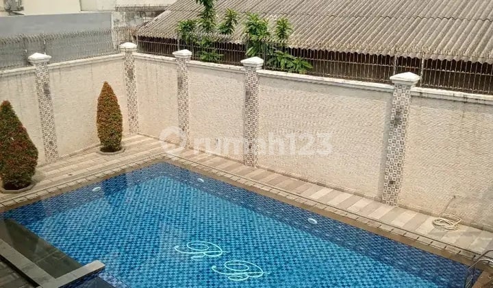 Permata Timur Pondok Kelapa House: 2 Floors, Land Area 560 M2, Swimming Pool