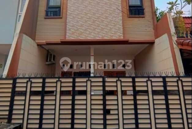 Rawamangun House 2.5 Floors Minimalist Ready to Live In Nice 2 Car Road