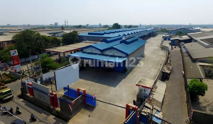 Kapok Kamal Warehouse: Land Area 3000 m2, Loading Dock, Partial Rental Available