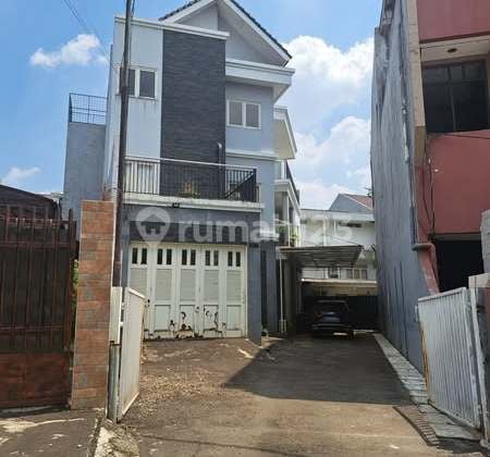 Kesempatan Emas di Jantung Cinere – Mini Building 3.5 Lantai untuk Investasi Usaha Masa Kini