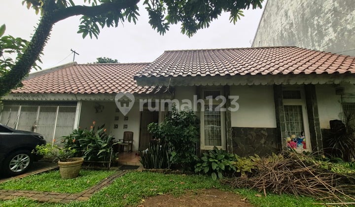 Dijual Rumah Lama Terawat, 1 Lantai, Konstruksi Kokoh@ di Cipete.